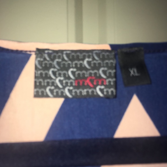 NAVY&PEACH CHEVRON TOP - Picture 3 of 3